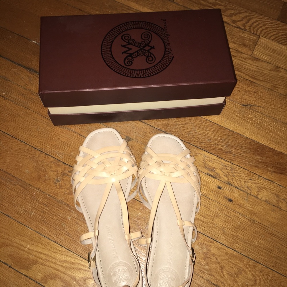 Modern Vintage Shoes 10 - Shy woven flat sandals